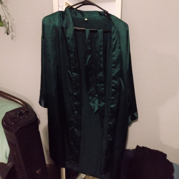 Shein size small green silk robe - Picture 1 of 3